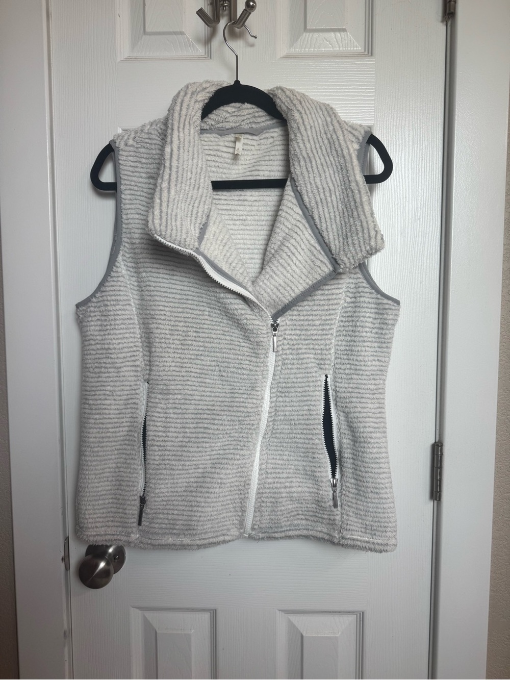 Mountain Khakis White/Gray Ribbed Zip-Front Sleeveless Vest